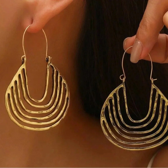 Beautiful bohemian style statement earrings - Picture 1 of 3